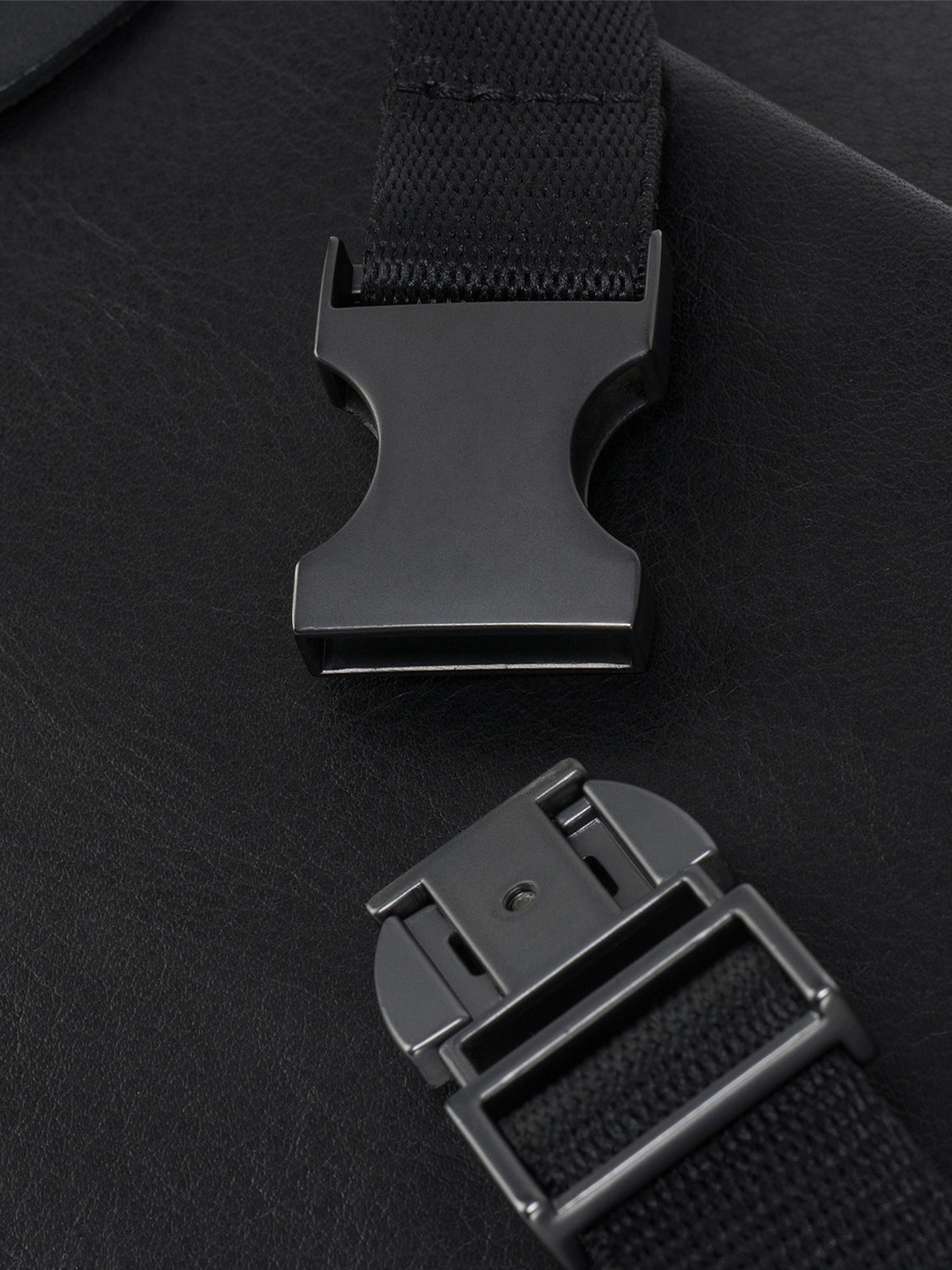 Isarau S Alias Black