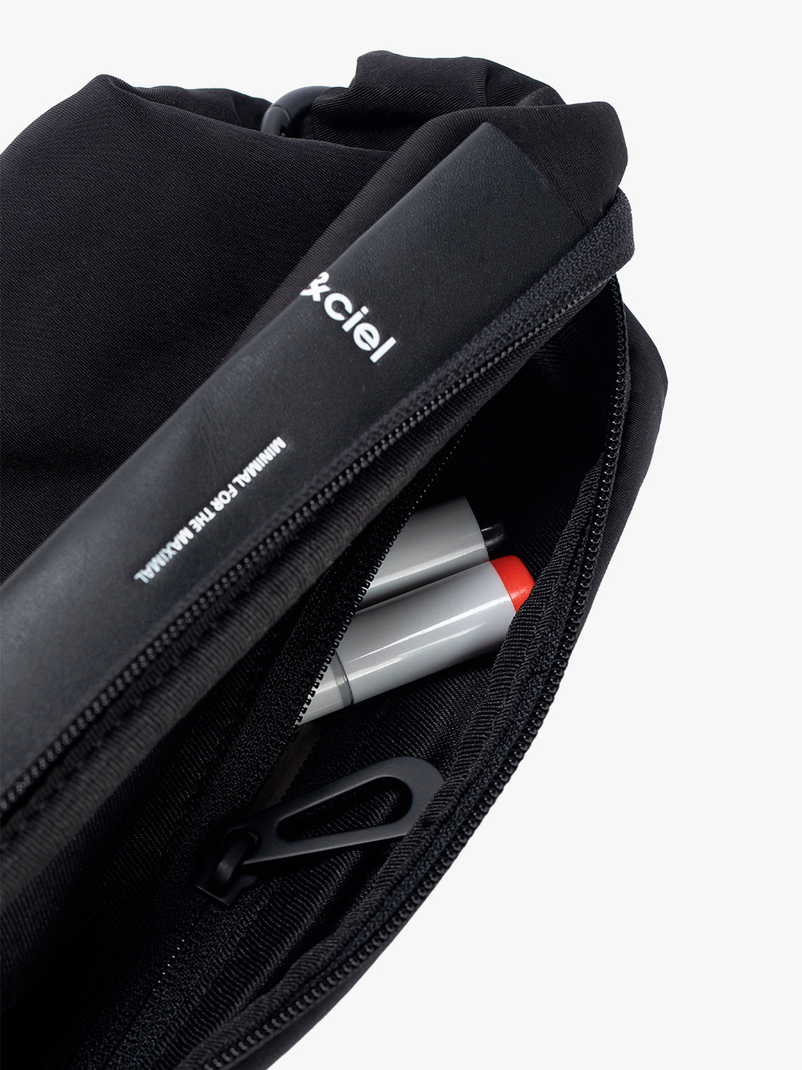 Nestos Smooth Black Pouch