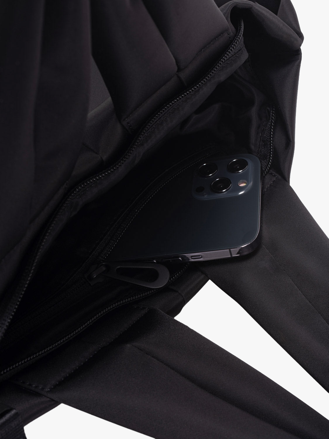 Amu Mini Sleek Nylon Black Bag