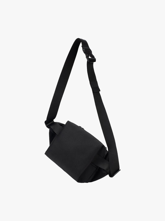 Isarau S Round Carbon Black