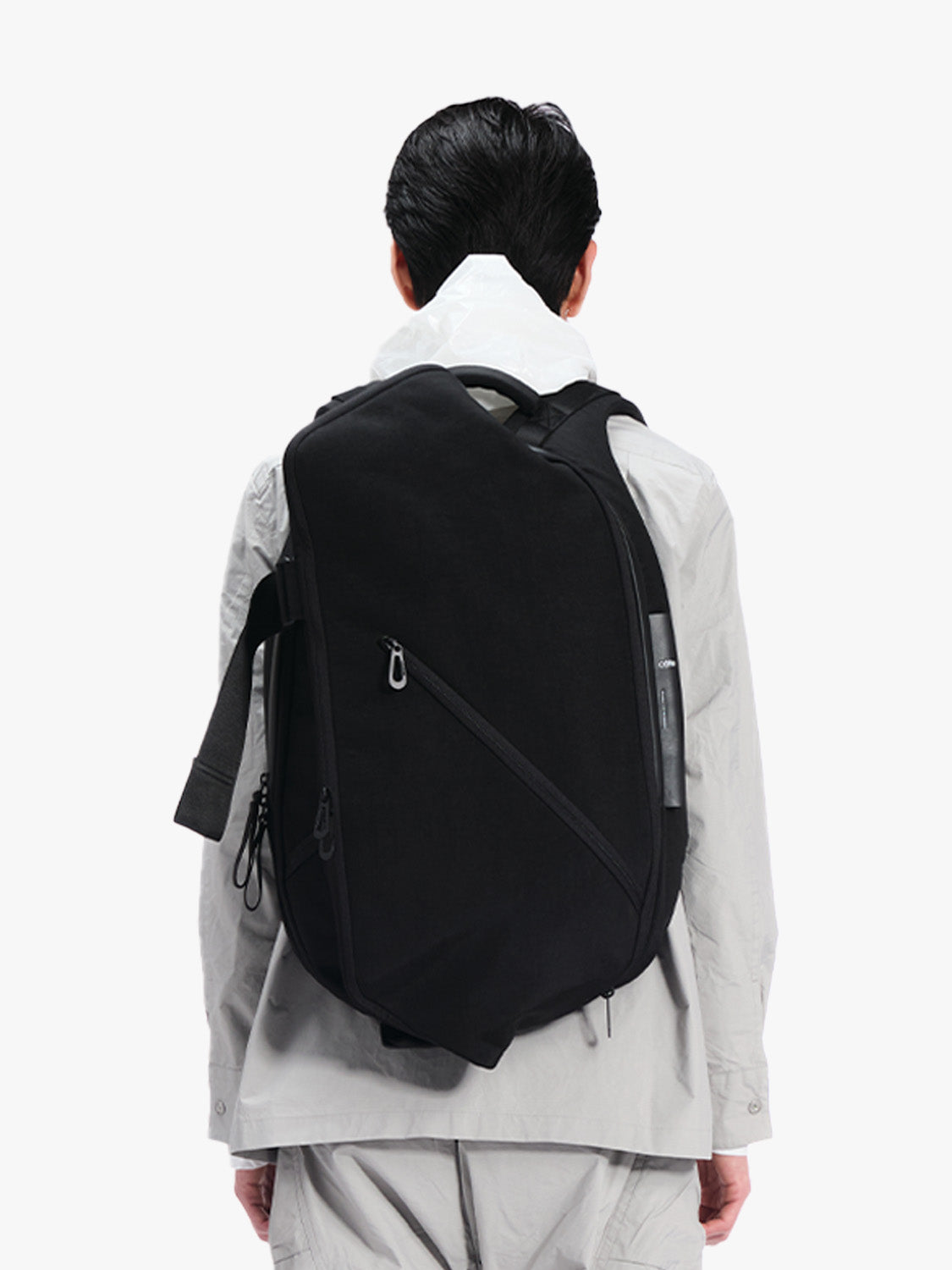 Isar M Round Carbon Black