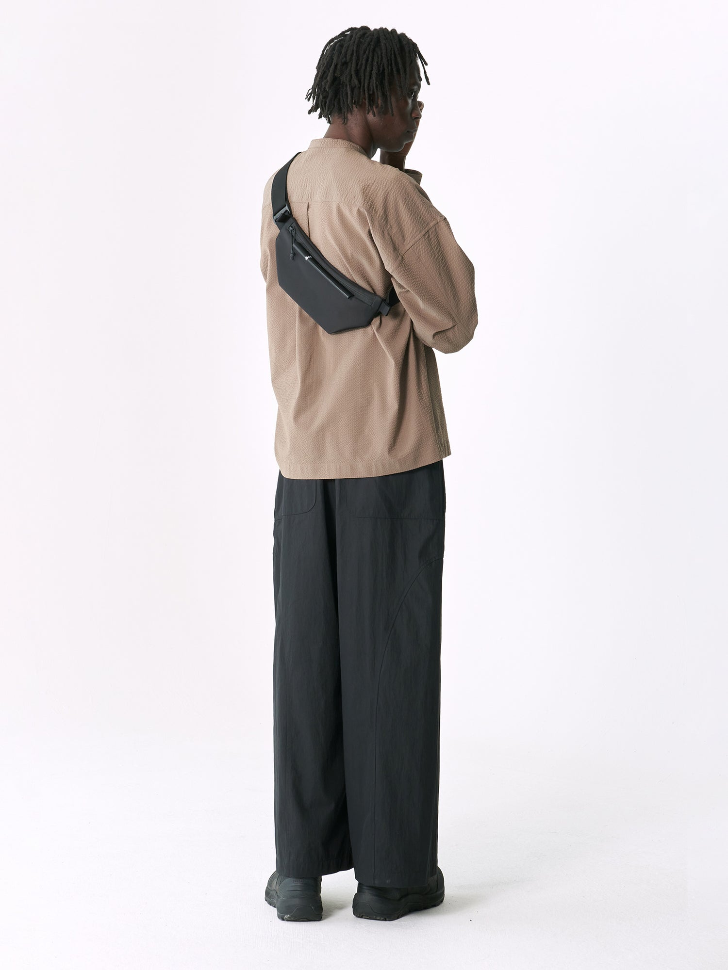 Isarau XS Sleek Black Bag - Main Image