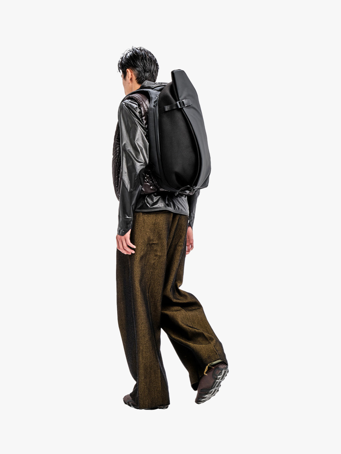 cote et ciel leather backpack Isar M Obsidian Black