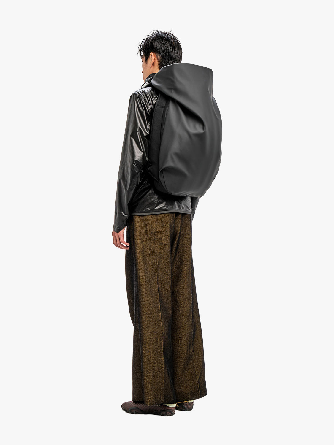 cote et ciel leather backpack Cote&Ciel Moselle Alias Cowhide Three external pockets sit between and beside the straps Cte&Ciel Black Medium Isar Alias